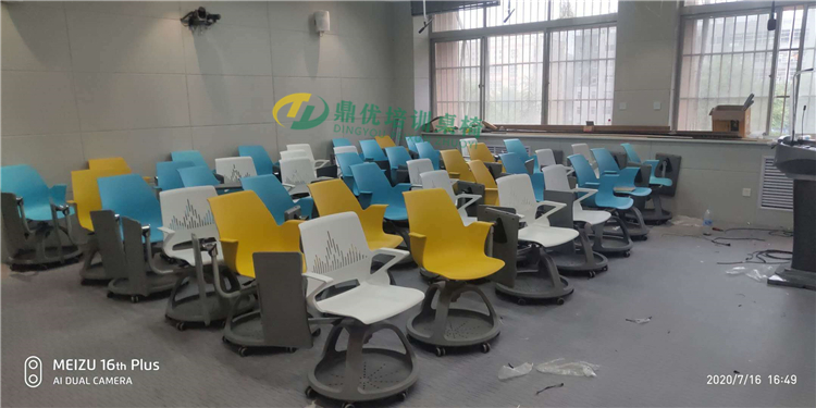 智慧教室帶書(shū)寫(xiě)板旋轉椅案例