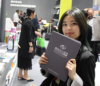 鼎優(yōu)培訓桌椅團隊