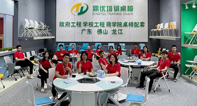 鼎優(yōu)培訓桌椅團隊
