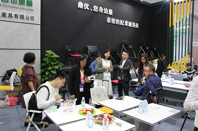 鼎優(yōu)培訓桌椅廠(chǎng)家 鼎優(yōu)培訓桌椅廠(chǎng)家