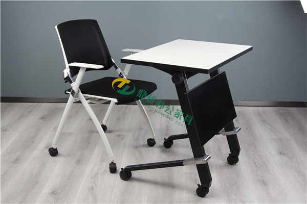 折疊會(huì )議桌多角度展示 1868配D15培訓桌一桌一椅