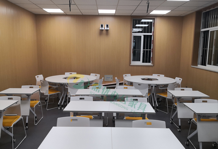 學(xué)校教室會(huì )議桌椅案例圖
