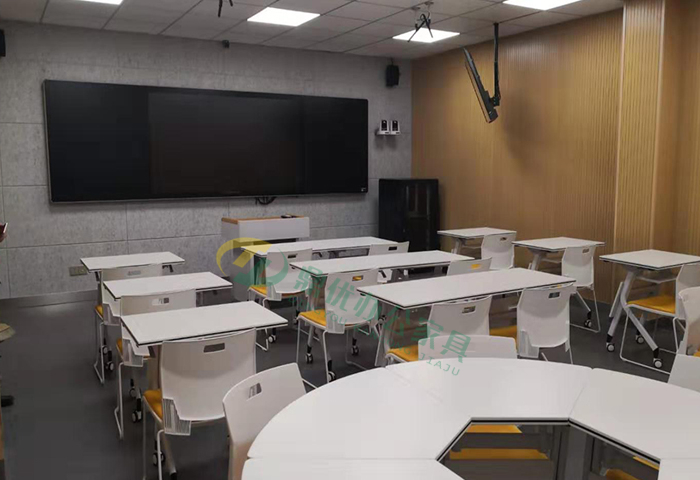 學(xué)校教室桌椅案例圖