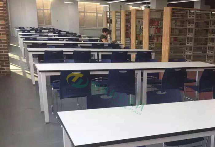 圖書(shū)館閱覽室桌椅圖片