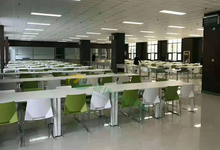 學(xué)校飯堂桌椅圖片