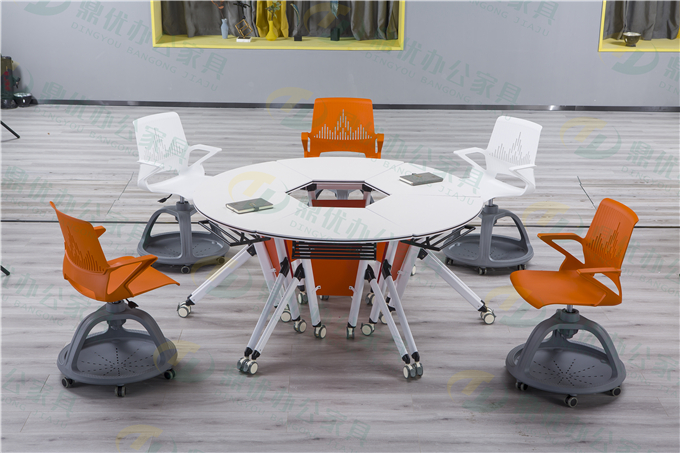 如何選購智慧教室課桌？