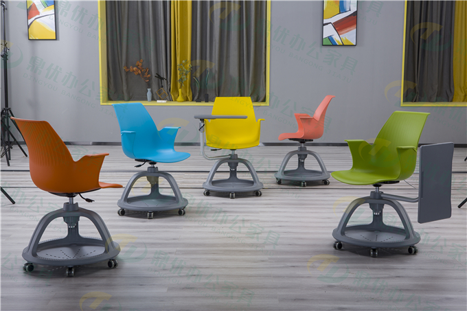 大學(xué)智慧教室課桌椅選購可以如何開(kāi)始 大學(xué)智慧教室課桌椅選購可以如何開(kāi)始