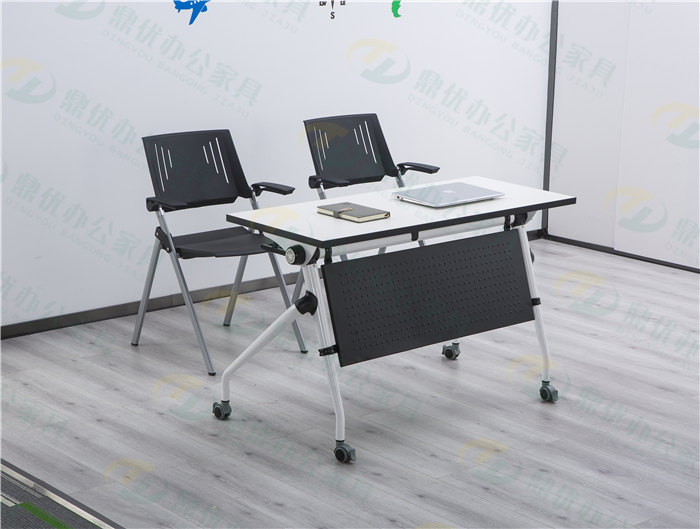 移動(dòng)折疊會(huì )議桌實(shí)拍圖