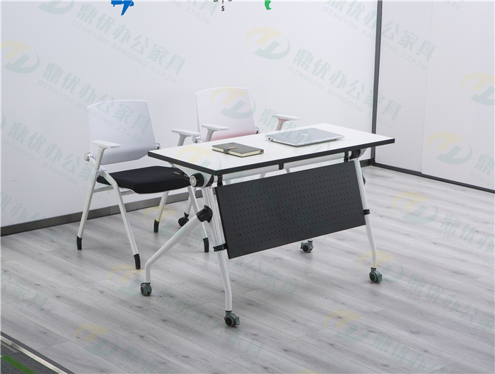 移動(dòng)折疊會(huì )議桌實(shí)拍圖
