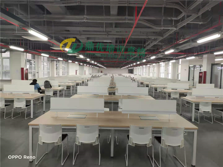 學(xué)校工業(yè)風(fēng)圖書(shū)館桌椅